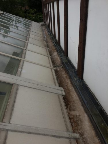 Stag Leys Close, Banstead – New rubber system to conservatory gutters